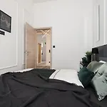 Holló 3 Bedroom Downtown Apartment