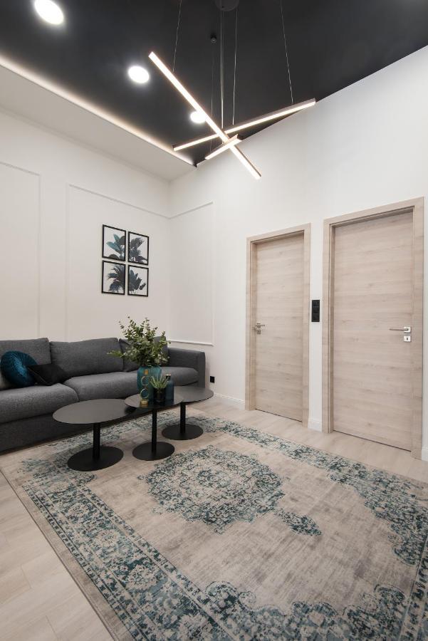 Holló 3 Bedroom Downtown Apartman *