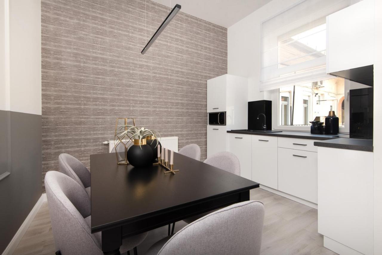 Apartman Holló 3 Bedroom Downtown