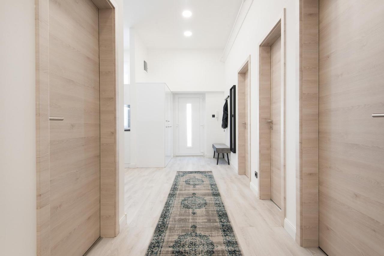 Apartman Holló 3 Bedroom Downtown *