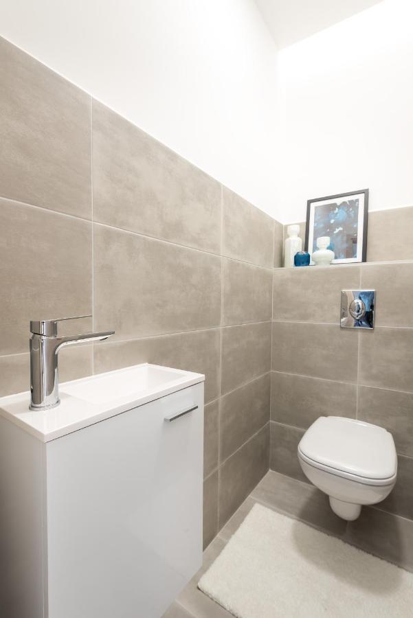 Holló 3 Bedroom Downtown Apartman